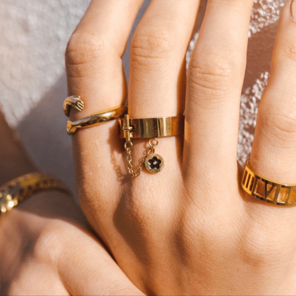 Floral Charm Ring - Picture 3 of 7